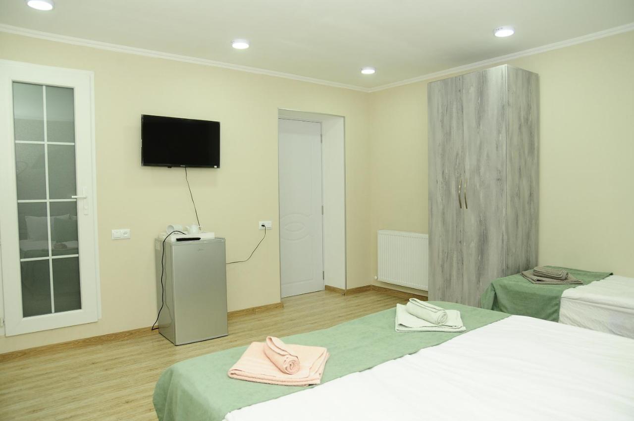 Erik'S Guest House Borjomi Bagian luar foto