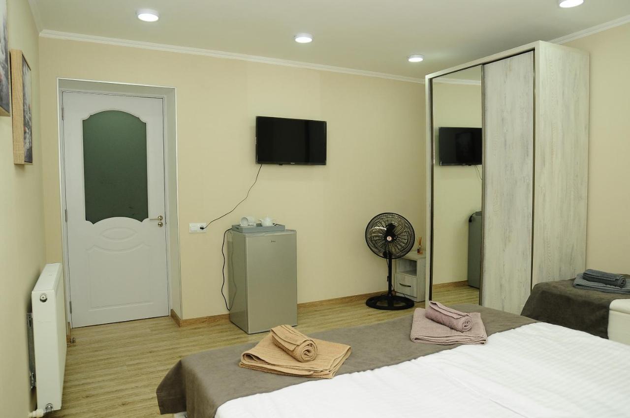 Erik'S Guest House Borjomi Bagian luar foto