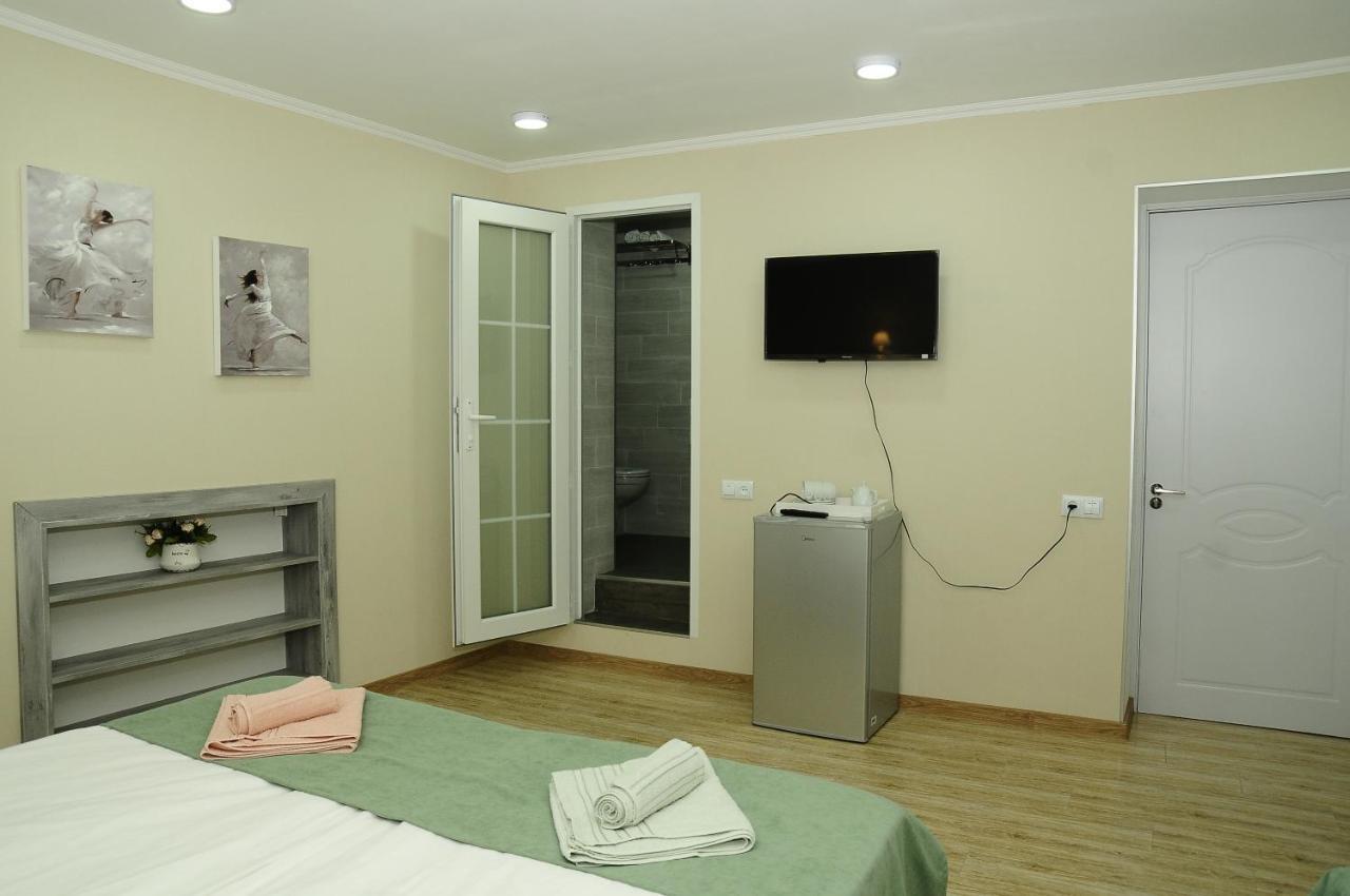 Erik'S Guest House Borjomi Bagian luar foto